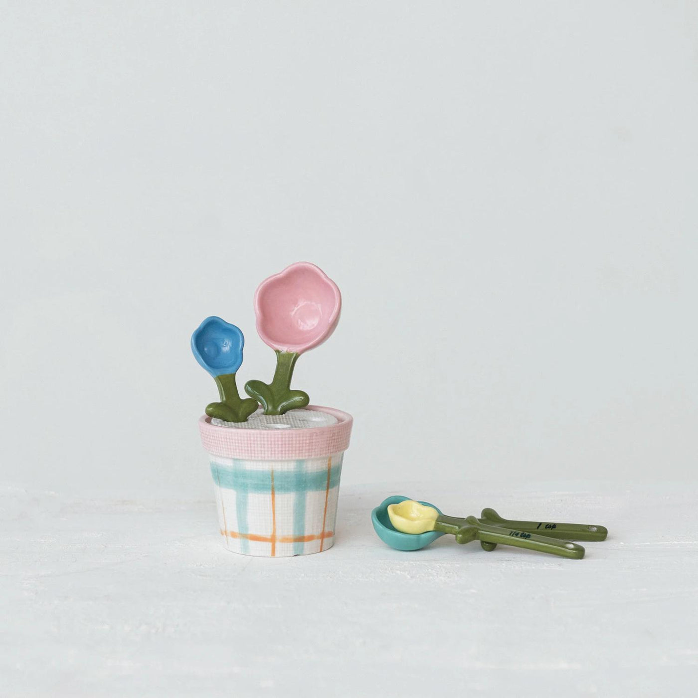 Flower Shaped Stoneware Measuring Spoons with Holder